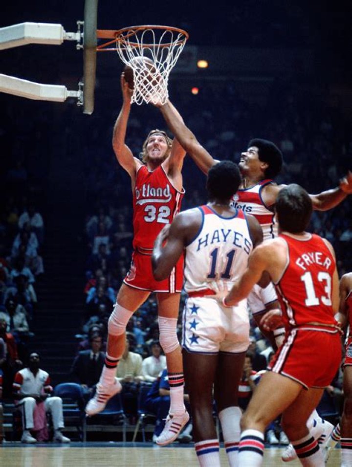 Can julius erving still dunk?