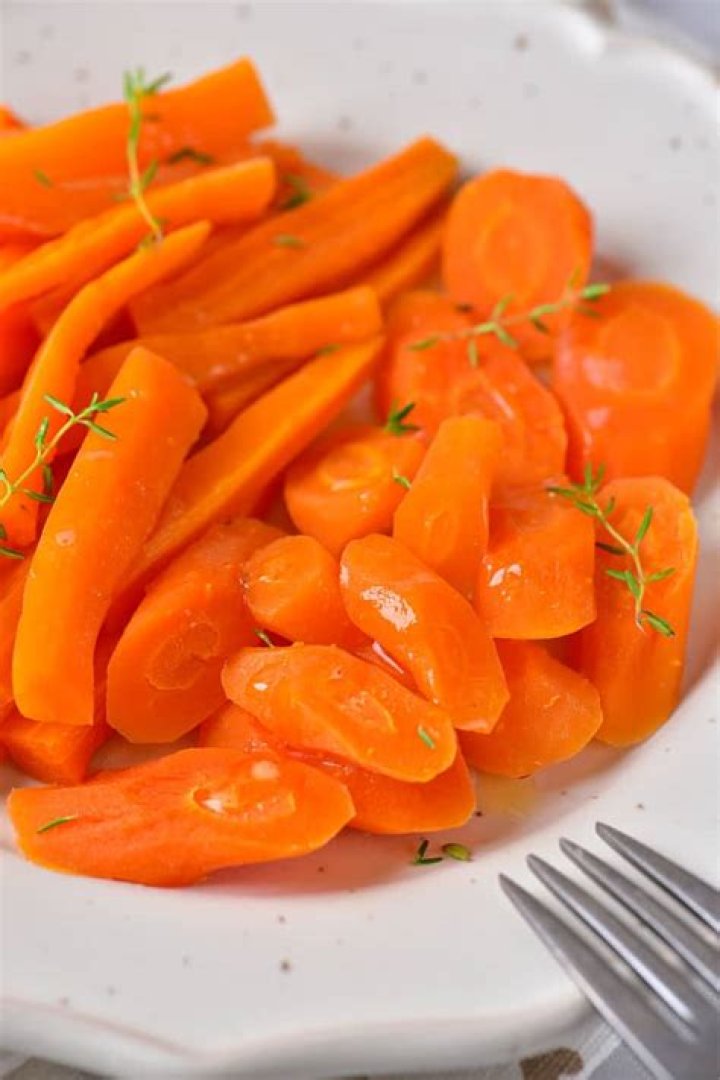 Can white and red carrot cook together?