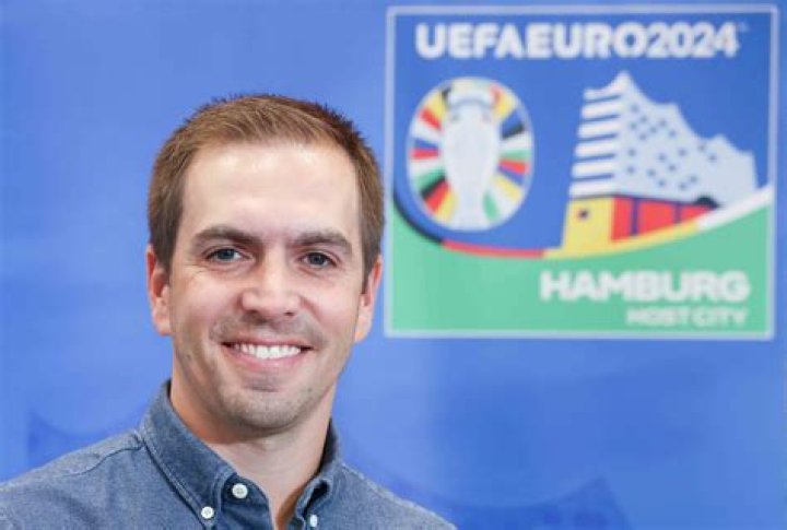 Did philipp lahm ever get booked?