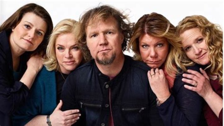 Do sister wives ever sleep together?