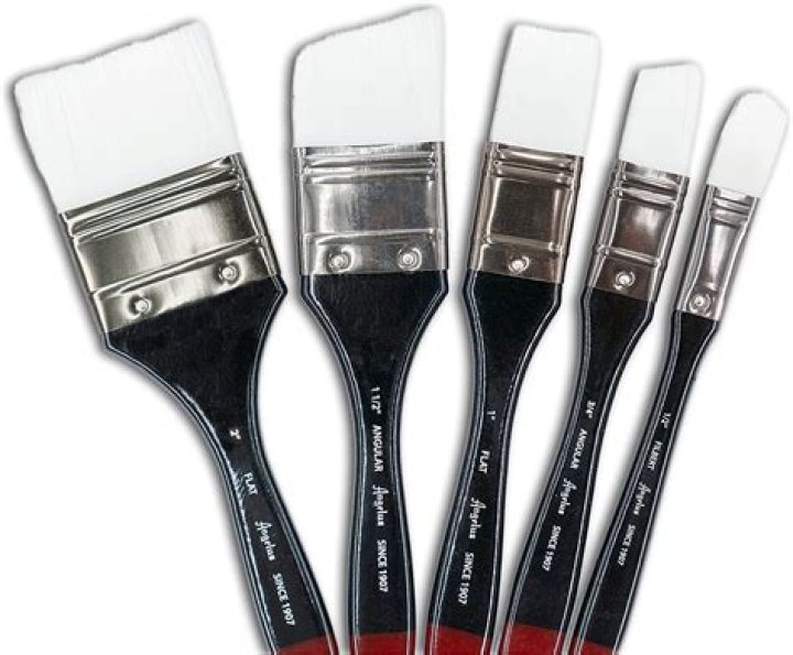 Does paintbrush need to be dry?