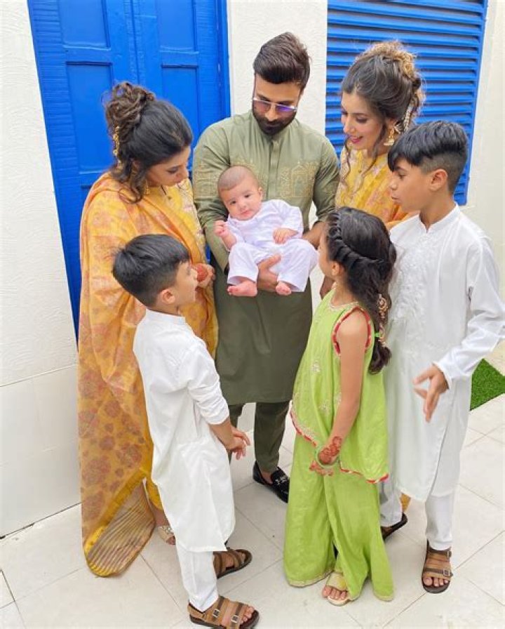 Has rahim pardesi got 2 wives?