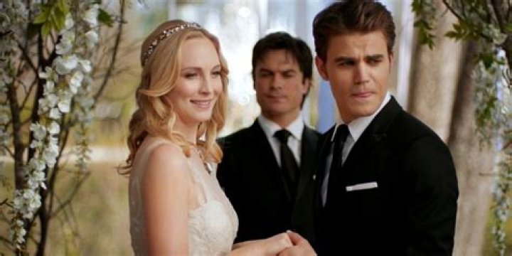 Were alaric and caroline together?