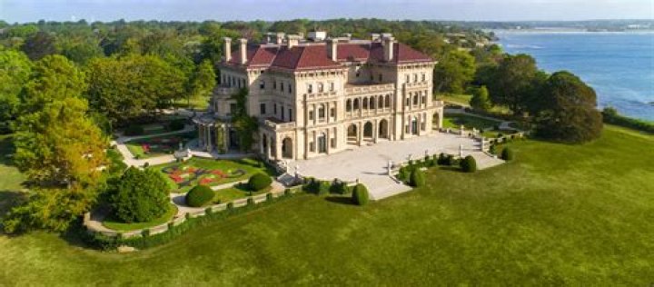 Were the newport mansions built by slaves?