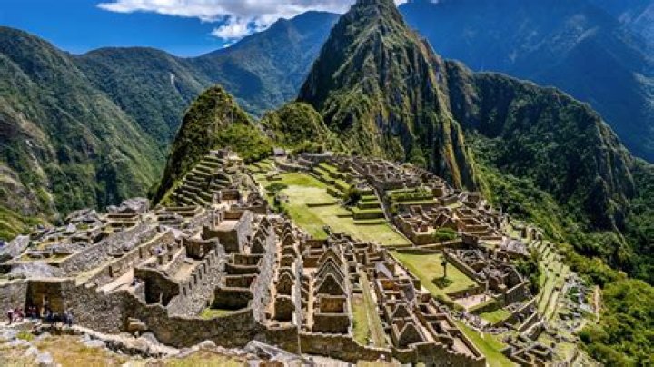 Where is incan ruins of machu picchu?