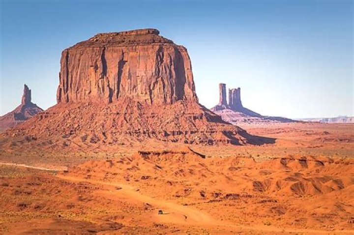 Which is the largest intermontane plateau in north america?