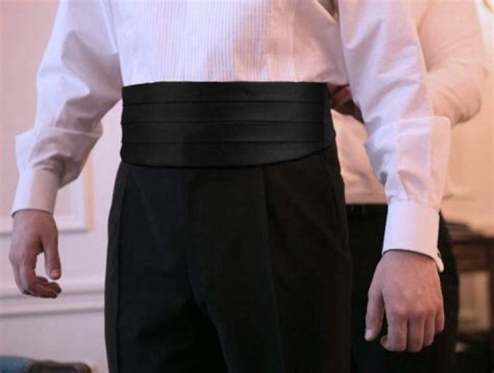 Which way does a cummerbund go?