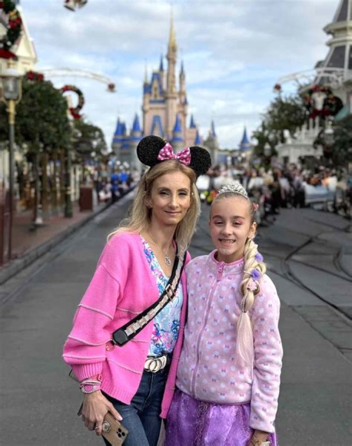 Who did kemah siverand sneak in?
